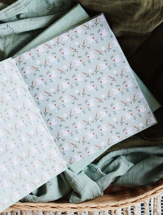 Bump. A Pregnancy Story - Seafoam