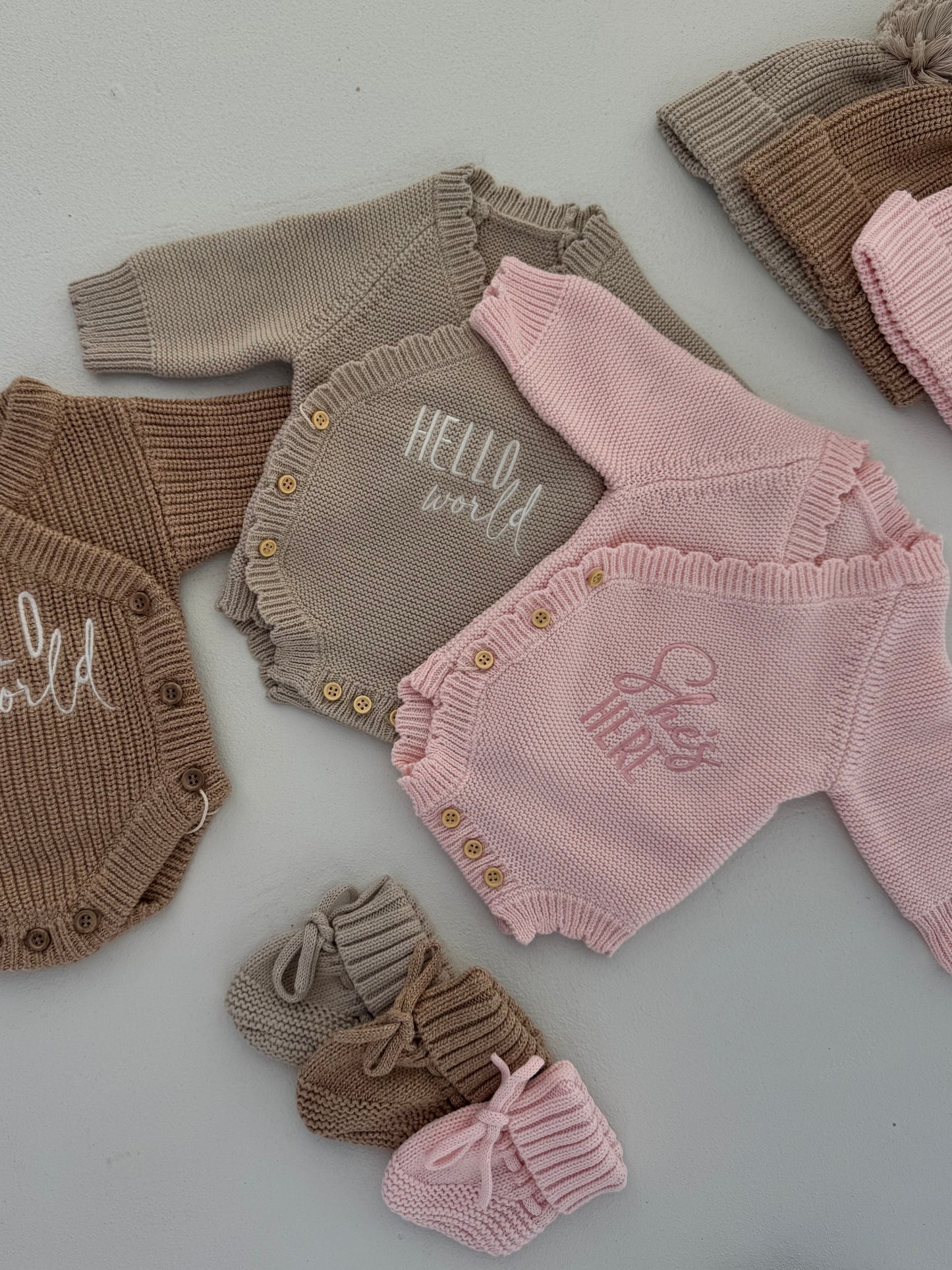HELLO WORLD KNIT SET — SCALLOPED OAT
