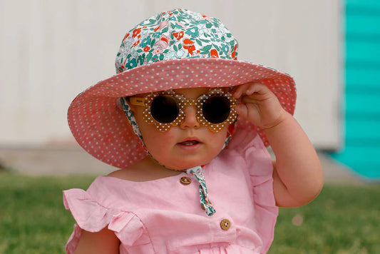 Daisy Baby Sunglasses – Crystal Yellow White Hearts (0–18 Months)