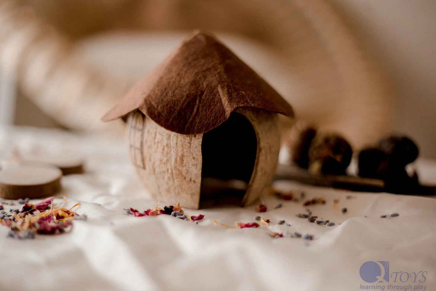 Qtoys Coconut Gnome House