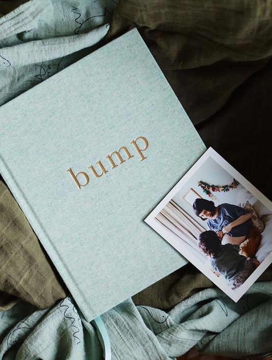 Bump. A Pregnancy Story - Seafoam